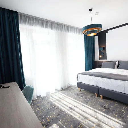 Opera Szálloda 4*